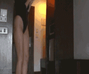 美女内涵gif动图：不会扭腰的女团不是好女团